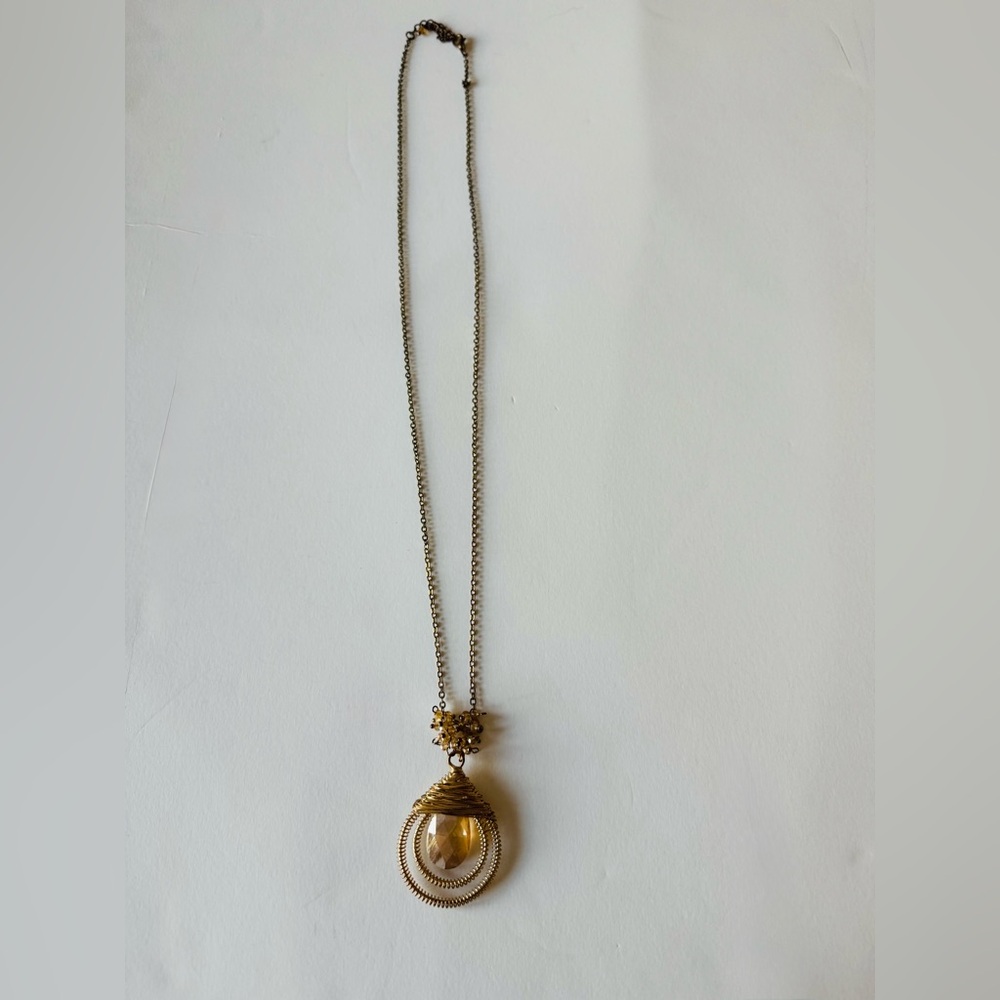 Elegant Gold Pendant Necklace
